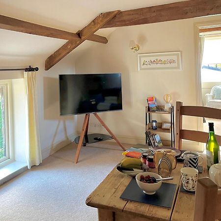 Neuadd B&B Suites 크릭호웰 외부 사진