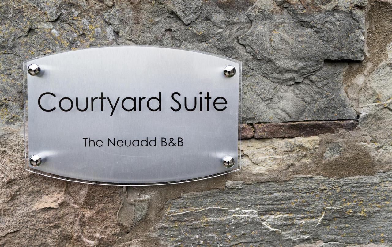 Neuadd B&B Suites 크릭호웰 외부 사진