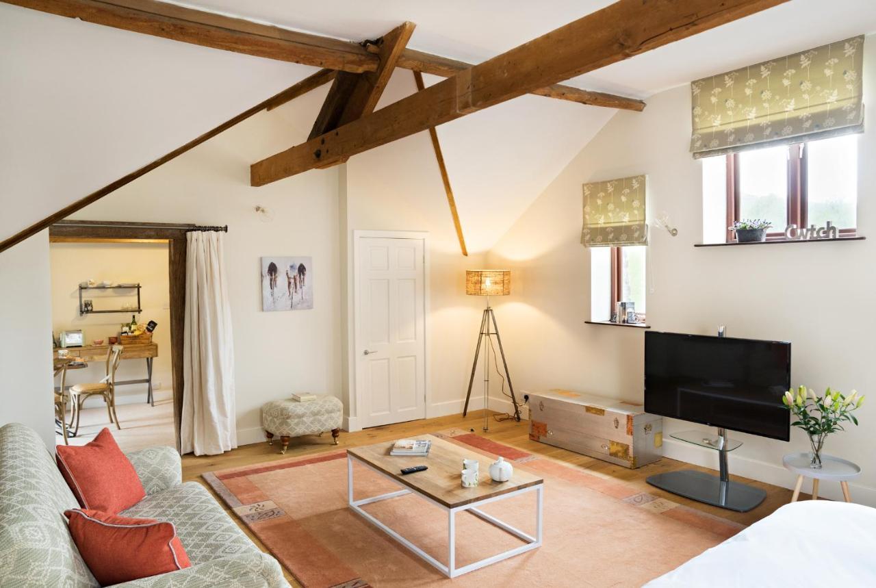 Neuadd B&B Suites 크릭호웰 외부 사진
