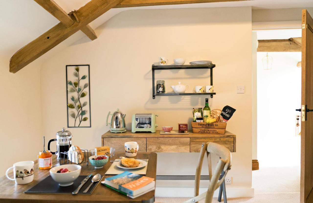 Neuadd B&B Suites 크릭호웰 외부 사진